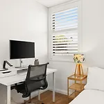 \'Artsy Sanctuary\' Inner-City Vibrance & Urban Views