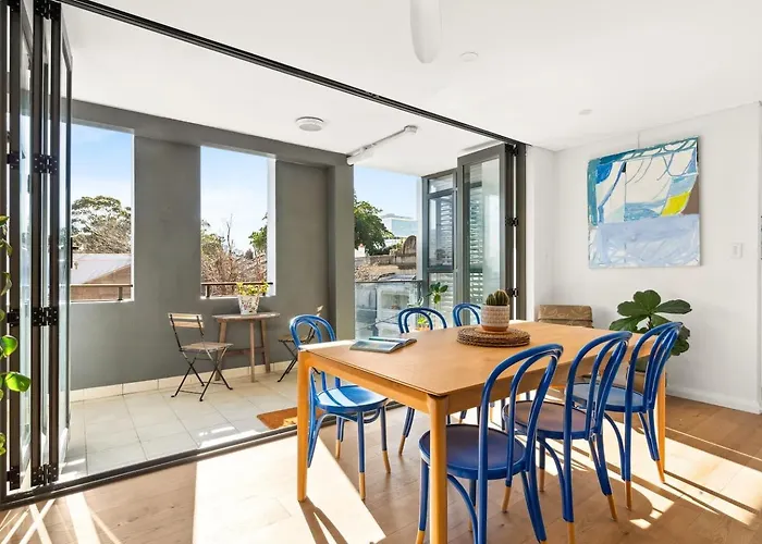 \'Artsy Sanctuary\' Inner-City Vibrance & Urban Views