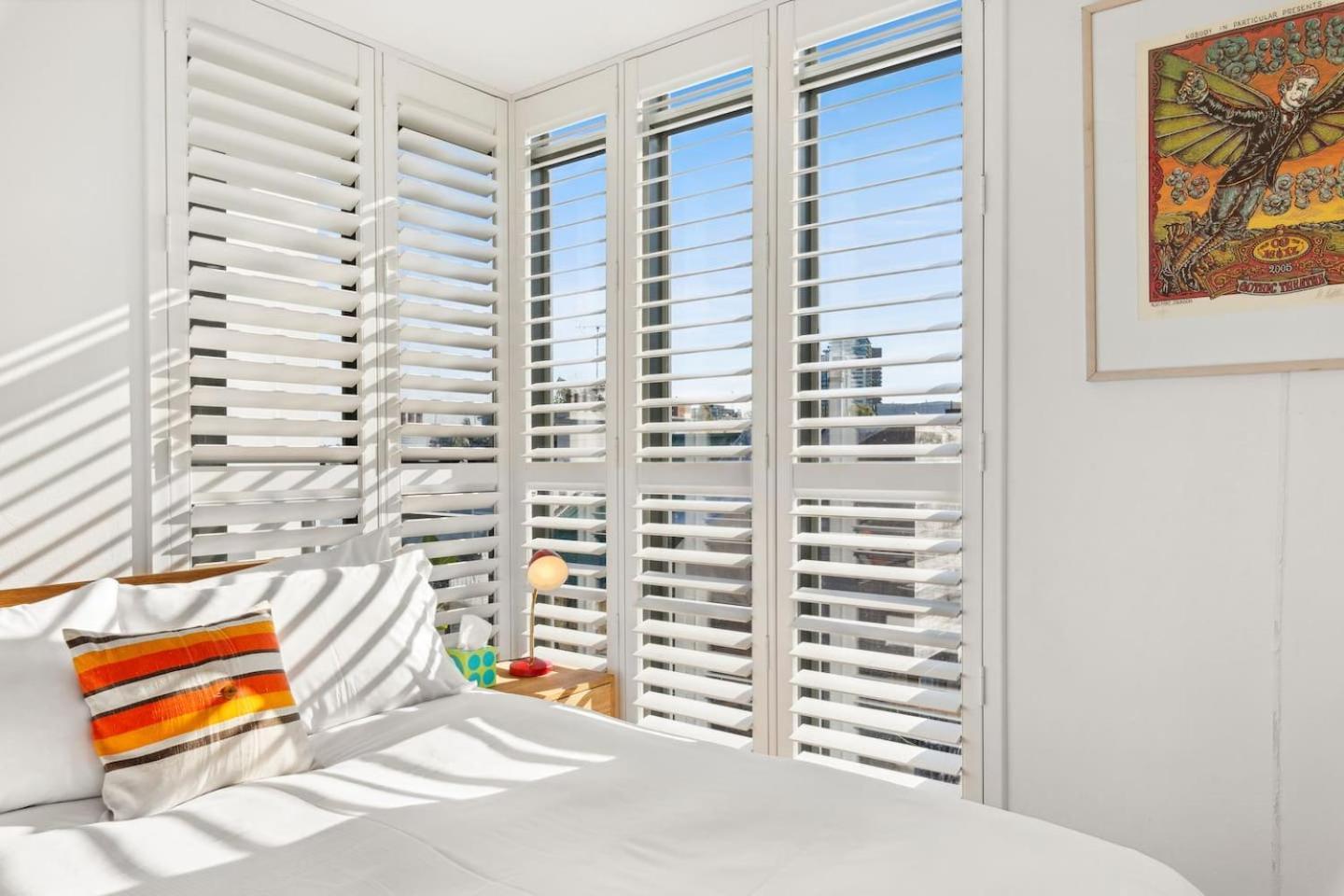 'artsy Sanctuary' Inner-city Vibrance & Urban Views Sydney