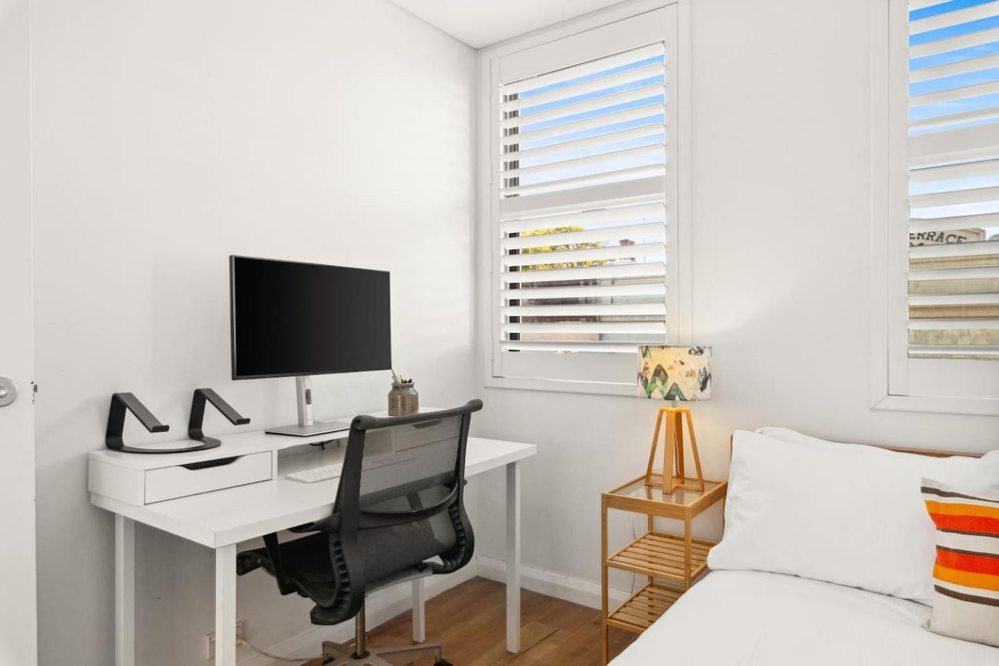 Apartment 'artsy Sanctuary' Inner-city Vibrance & Urban Views *
