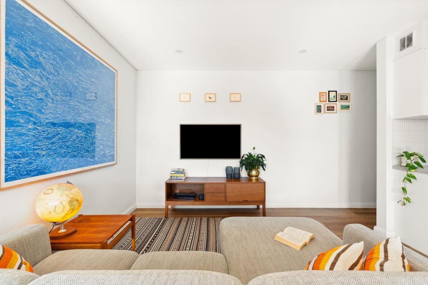 'artsy Sanctuary' Inner-city Vibrance & Urban Views