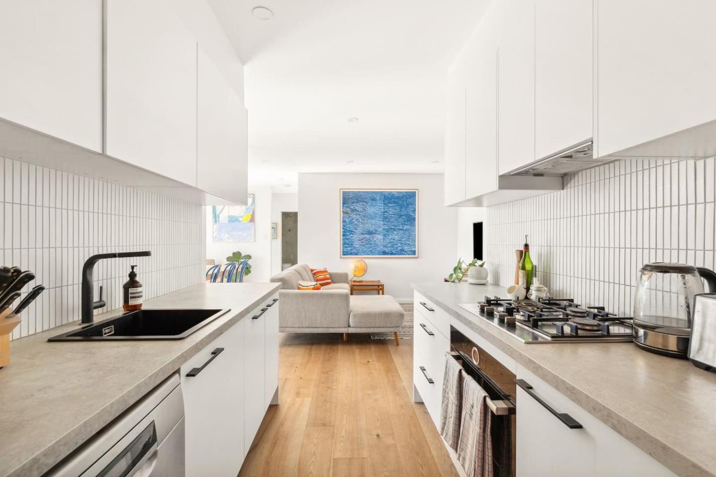 'artsy Sanctuary' Inner-city Vibrance & Urban Views *