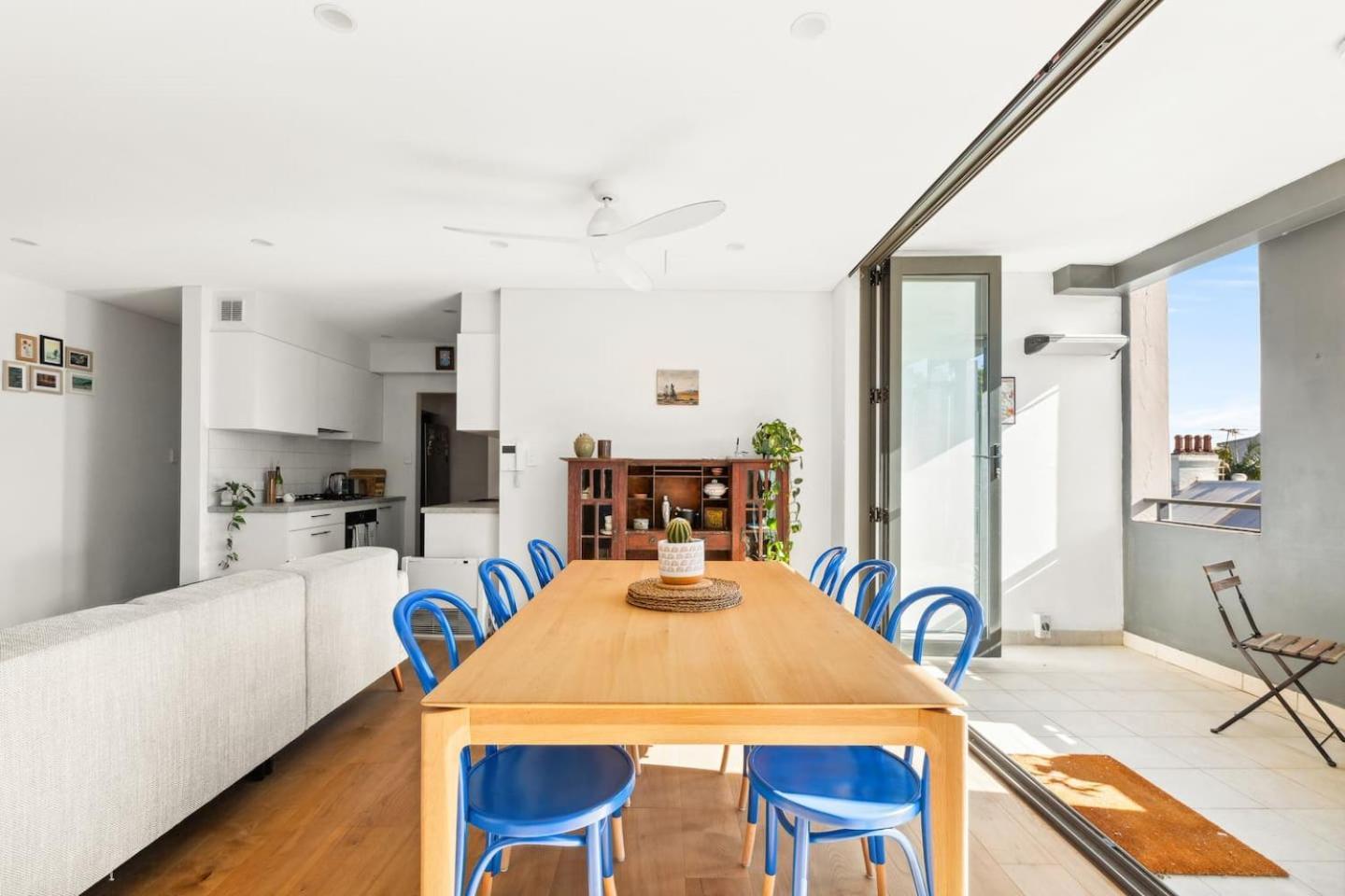 'artsy Sanctuary' Inner-city Vibrance & Urban Views Apartment *