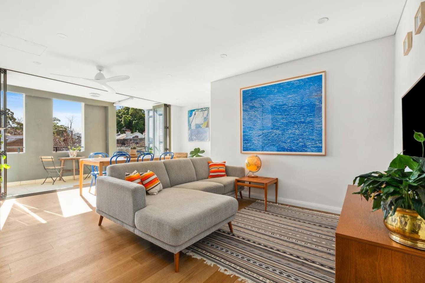 'artsy Sanctuary' Inner-city Vibrance & Urban Views Apartment Sydney